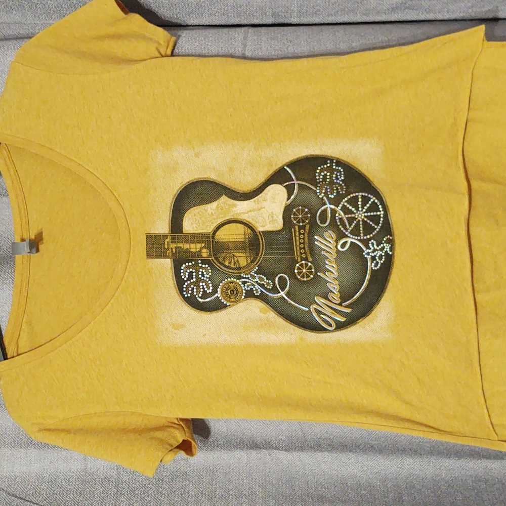 Nashville Country Music Hall of Fame Mustard Colored Graphic T-shirt Sz Medium